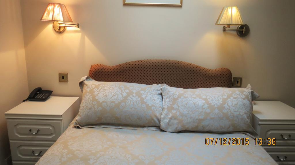 Hunters Lodge Guest House Southampton Bagian luar foto