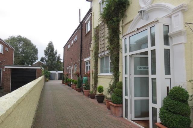 Hunters Lodge Guest House Southampton Bagian luar foto
